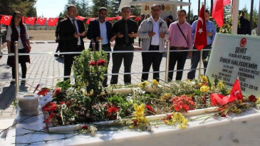 Şehidimize YURT Sendikalarından Ziyaret